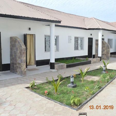 Sukuta Nema Guest House بانجول المظهر الخارجي الصورة