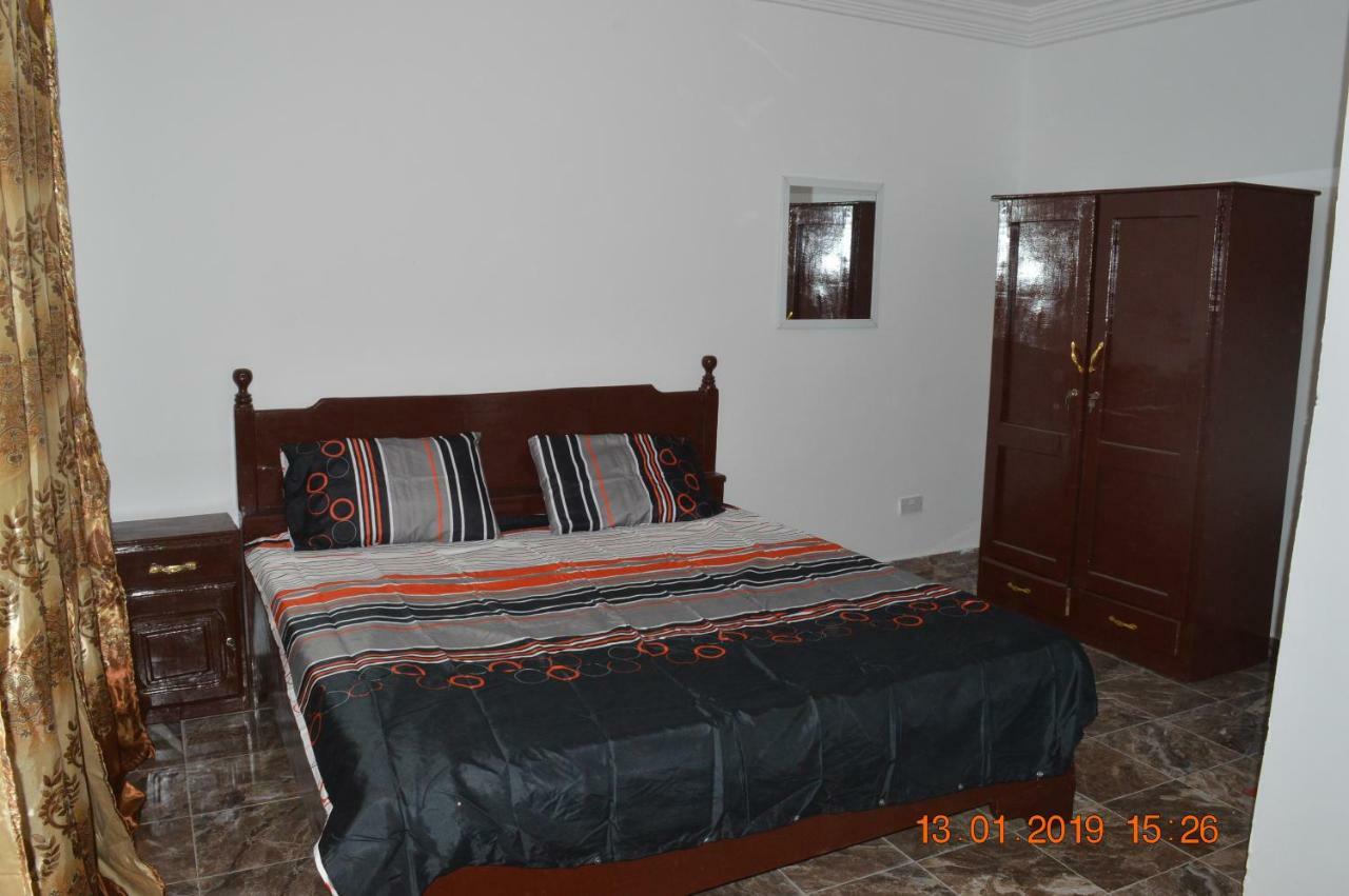 Sukuta Nema Guest House بانجول المظهر الخارجي الصورة