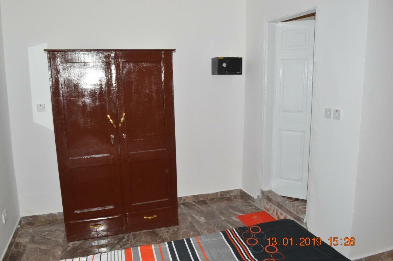 Sukuta Nema Guest House بانجول المظهر الخارجي الصورة