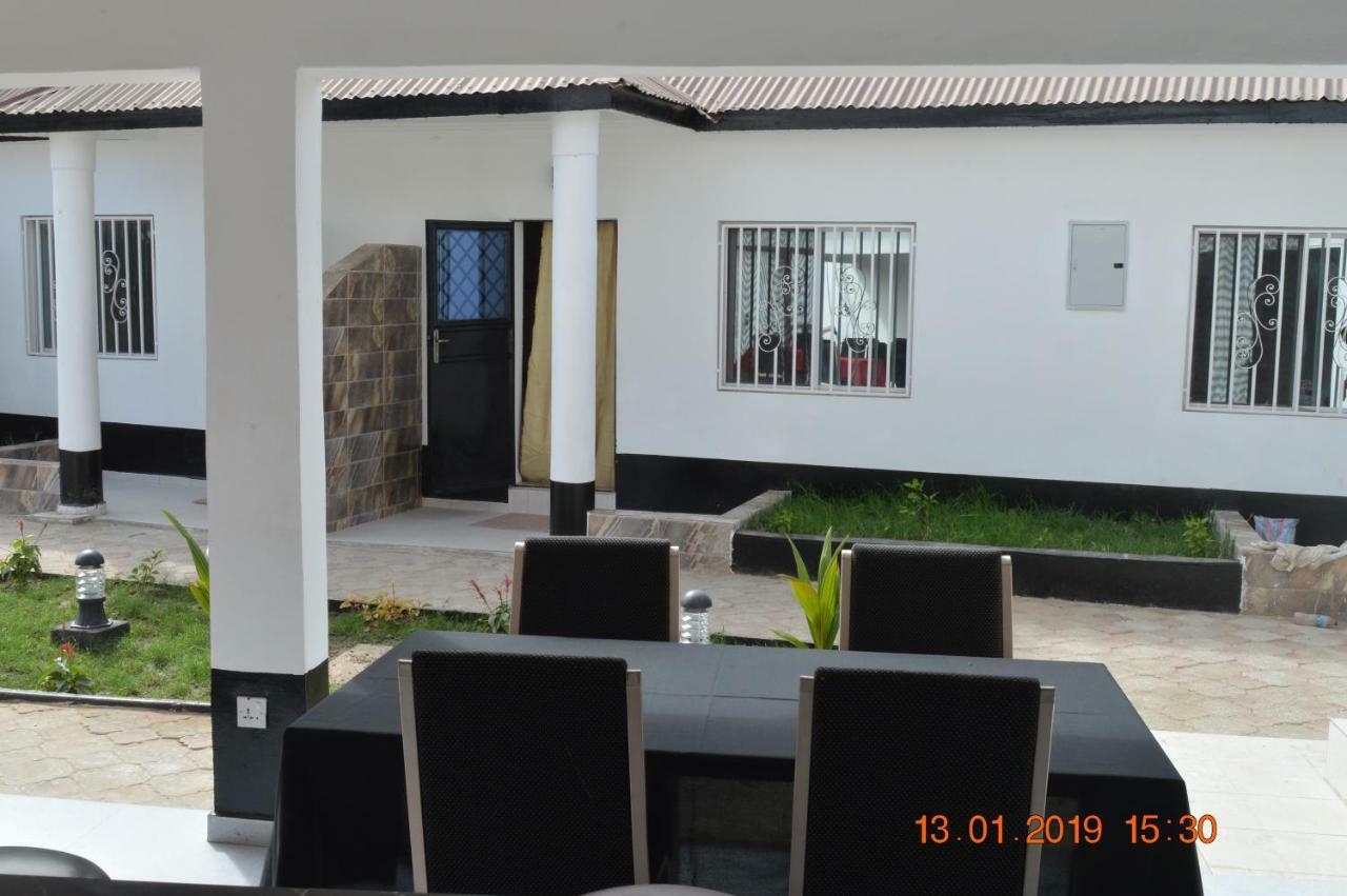 Sukuta Nema Guest House بانجول المظهر الخارجي الصورة
