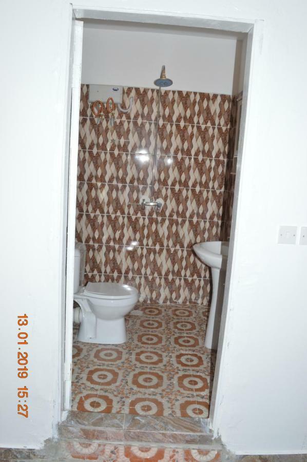 Sukuta Nema Guest House بانجول المظهر الخارجي الصورة